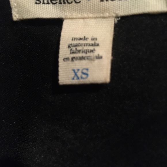 Black short sleeve blouse - Picture 10 of 10